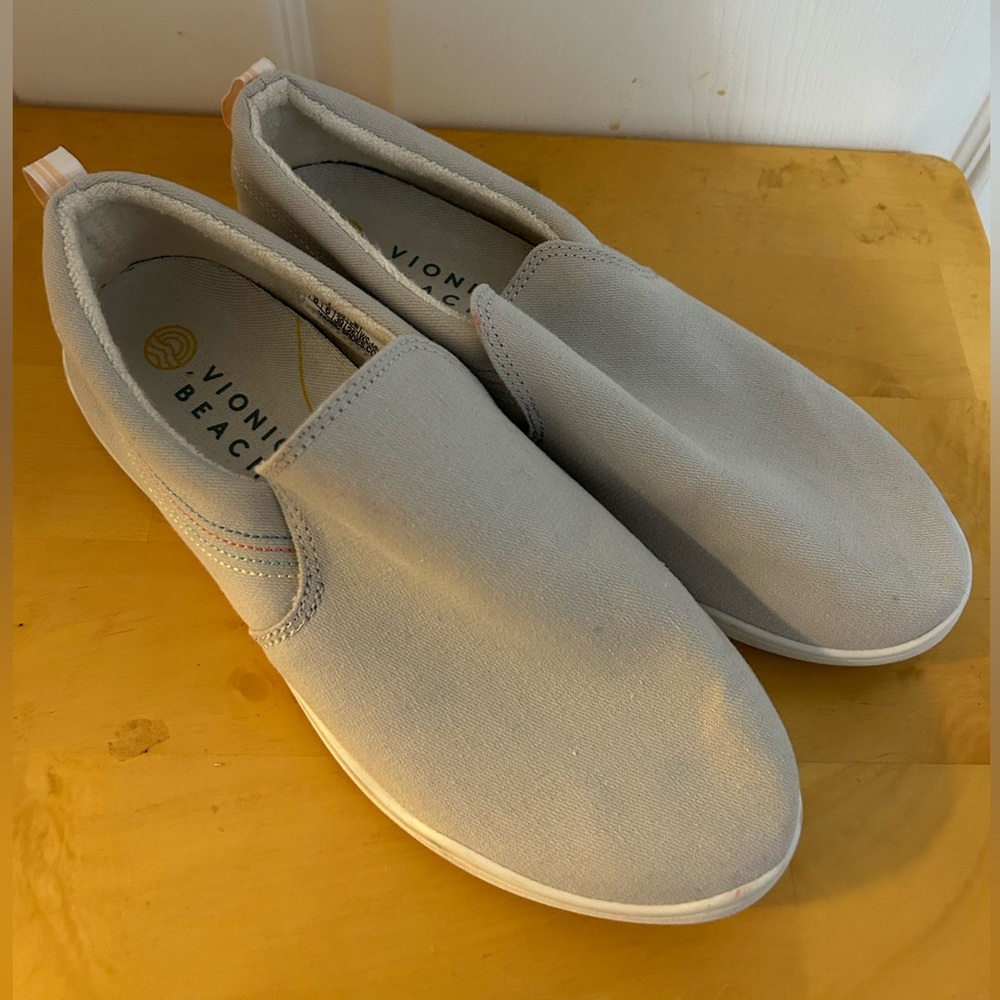 Vionic Beach “Marshall” shoes, size 8